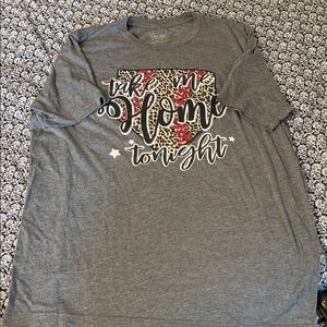 Gray T shirt. Soft material.